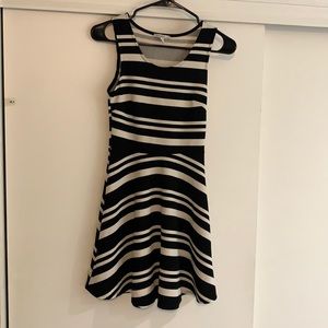 Charlotee Russe extra small black and white flattering dress